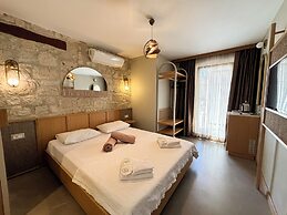 Monk Alacati - Adults Only