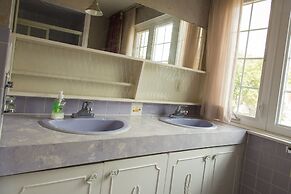 Charlton Suites Guest House