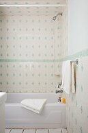 Charlton Suites Guest House