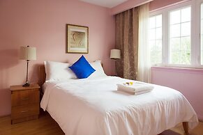 Charlton Suites Guest House