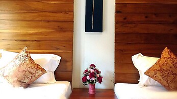 Khum Sai Ngam Hotel & Resort