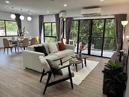 Seastar Hotel And Service Apartment