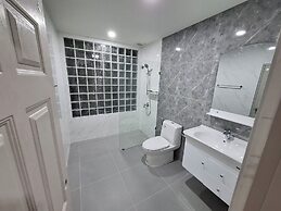 Seastar Hotel And Service Apartment