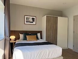 Seastar Hotel And Service Apartment