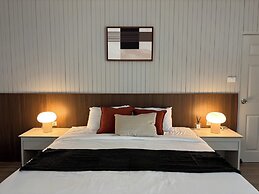 Seastar Hotel And Service Apartment