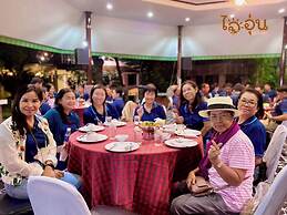 Aioun At Amphawa