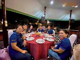 Aioun At Amphawa