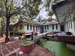 Aioun At Amphawa