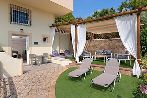 Pefkos View Suites & Maisonette