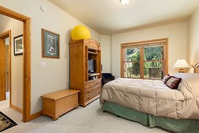 5949 Hidden River Lodge 3 Bedroom Condo by RedAwning