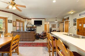 5949 Hidden River Lodge 3 Bedroom Condo by RedAwning