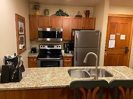 2296 Red Hawk Lodge 2 Bedroom Condo by RedAwning