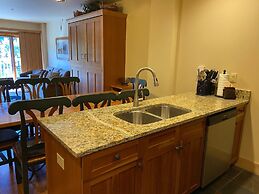 2296 Red Hawk Lodge 2 Bedroom Condo by RedAwning