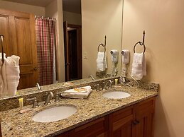 2296 Red Hawk Lodge 2 Bedroom Condo by RedAwning