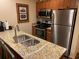 2296 Red Hawk Lodge 2 Bedroom Condo by RedAwning