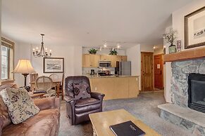 8452 Dakota Lodge 2 Bedroom Condo by RedAwning