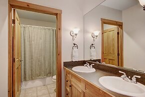 8452 Dakota Lodge 2 Bedroom Condo by RedAwning