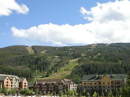 8452 Dakota Lodge 2 Bedroom Condo by RedAwning