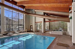 2062 The Pines 2 Bedroom Condo by RedAwning