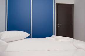 Angelica-Sea & Mountain View at a Sunny Retreat