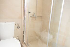 Angelica-Sea & Mountain View at a Sunny Retreat