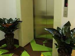 Vatica TianJin JingHai District Bus Station Home World Plaza Hotel