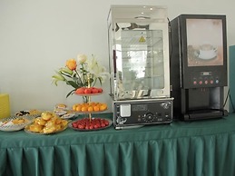 Vatica TianJin JingHai District Bus Station Home World Plaza Hotel