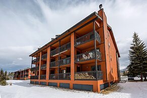 Mountainside  272h 2 Bedroom Condo by RedAwning