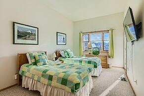 Lake Forest  201f 2 Bedroom Condo by RedAwning