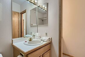 Lake Forest  201f 2 Bedroom Condo by RedAwning