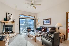 Lake Forest  201f 2 Bedroom Condo by RedAwning