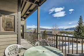 Lake Forest  201f 2 Bedroom Condo by RedAwning