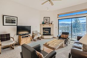 Lake Forest  201f 2 Bedroom Condo by RedAwning