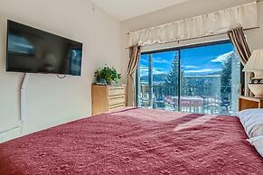 Lake Forest  201f 2 Bedroom Condo by RedAwning