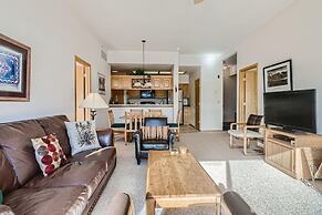 Lake Forest  201f 2 Bedroom Condo by RedAwning