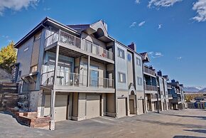 Lake Forest  201f 2 Bedroom Condo by RedAwning