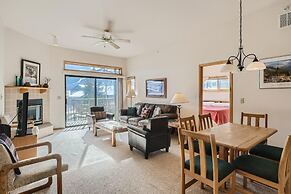 Lake Forest  201f 2 Bedroom Condo by RedAwning