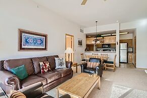 Lake Forest  201f 2 Bedroom Condo by RedAwning