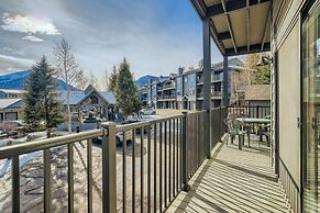 Lake Forest  201f 2 Bedroom Condo by RedAwning