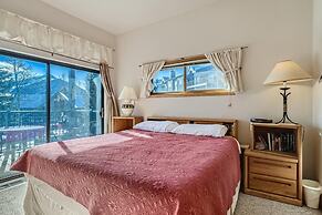 Lake Forest  201f 2 Bedroom Condo by RedAwning