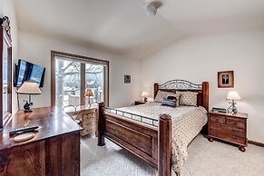 Pitkin Townhome - 704 3 Bedroom Townhouse by RedAwning