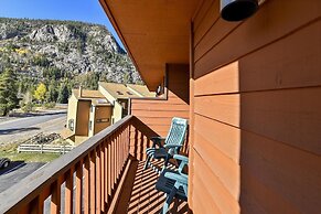 Cedar Lodge  309 Studio Bedroom Condo by RedAwning