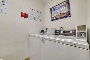 Cedar Lodge  309 Studio Bedroom Condo by RedAwning