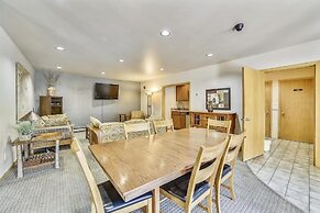 Cedar Lodge  309 Studio Bedroom Condo by RedAwning