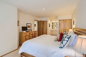 River Glen  106c 2 Bedroom Condo by RedAwning