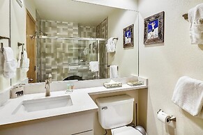 River Glen  106c 2 Bedroom Condo by RedAwning