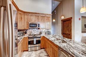 Boulevard Bend  P2 3 Bedroom Condo by RedAwning