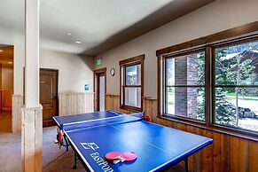 Boulevard Bend  P2 3 Bedroom Condo by RedAwning