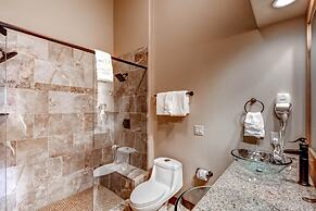 Boulevard Bend  P2 3 Bedroom Condo by RedAwning