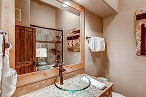 Boulevard Bend  P2 3 Bedroom Condo by RedAwning